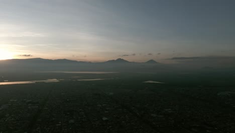 Sunrise-Over-Mexico-City,-Volcanoes-Popocatepelt-E-Iztlaccihuatl,-Lake-Texcoco,-Mexico-Tenochtitlan-3