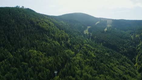 Drone-reveal-of-Pilsko-mountain-in-polish-Beskid-mountains-range