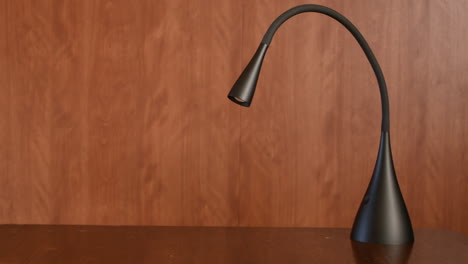 Modern-minimalist-design-desk-lamp-sitting-on-a-desk