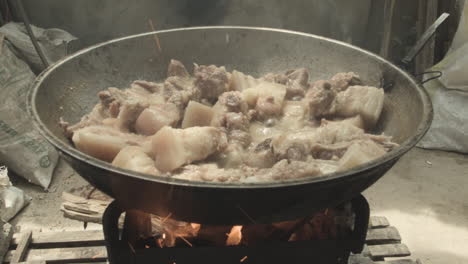 Rebanadas-De-Carne-De-Cerdo-Cocinadas-En-Madera-Y-Carbón