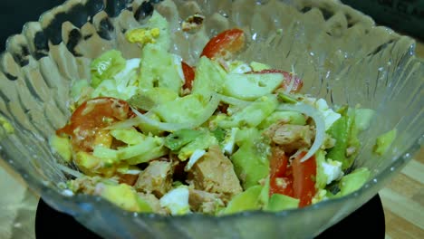 A-salad-in-a-bowl-rptating-on-itself