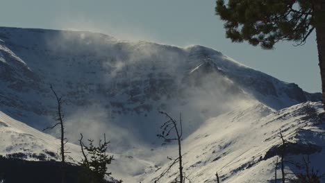 Cumbre-De-La-Montaña-Rocosa-Vendaval-De-Invierno