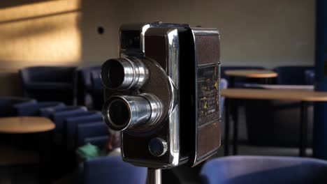 Antike-Videokamera-Mit-2-Objektiven-Und-Lederetui