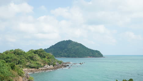 Zeitraffer---Meer-Mit-Insel-In-Thailand