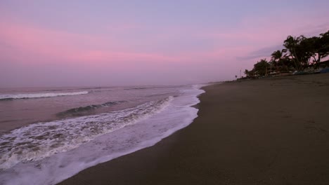 Amanecer-En-La-Playa-De-Berewa-En-Canggu,-Bali.