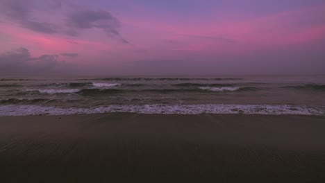 Sonnenaufgang-Am-Strand-Von-Berewa-In-Canggu,-Bali