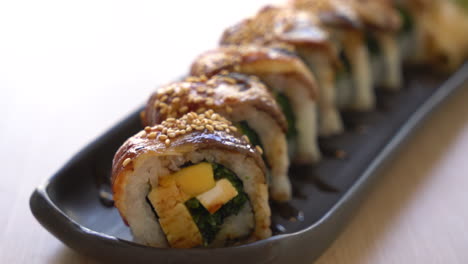 Rollos-De-Sushi-Unagi---Estilo-De-Comida-Japonesa