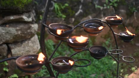 Traditional-oil-lamps-In-a-Buddhist-Temple-in-Sri-Lanka