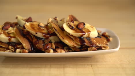 almond-and-bananas-pancake-with-chocolate