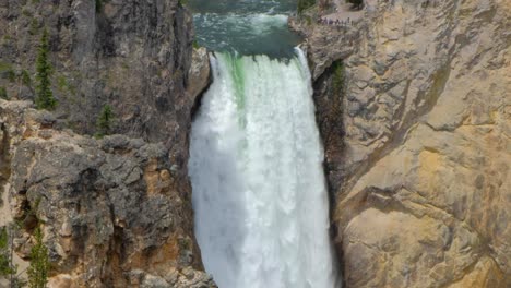 Mittlere-Nahaufnahme-Upper-Falls-Yellowstone