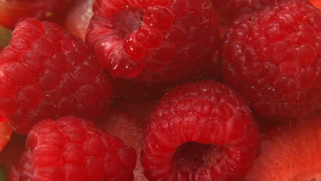 4k-macro-raspberries,-closeup-berries