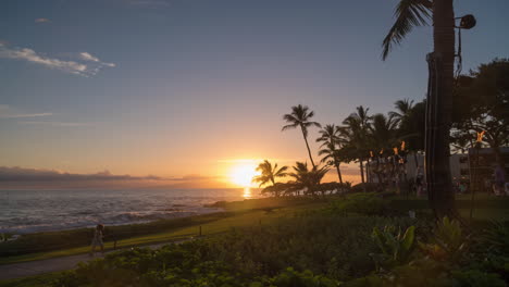 Sonnenuntergang-Im-Zeitraffer-Am-Strand-Von-Maui-Hawaii