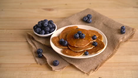 Stack-of-pancakes-with-fresh-blueberry