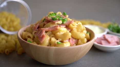 macaroni-with-sausage-and-ingredient