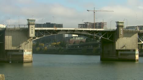 Morrison-Brücke-In-Portland,-Oregon