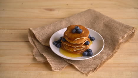 Stack-of-pancakes-with-fresh-blueberry