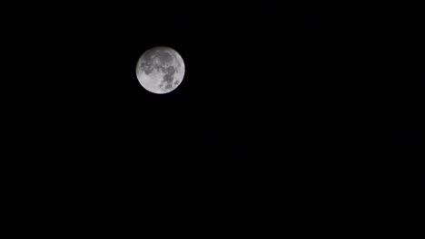 Full-Moon-Timelape-at-Night