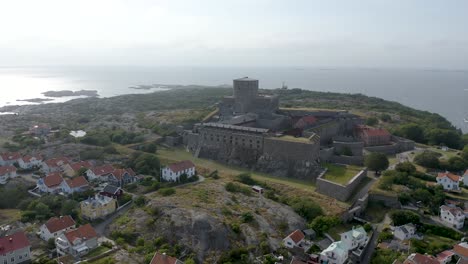Drone-pan-of-Marstrand-fortress