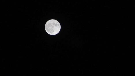 Full-Moon-Timelape-at-Night