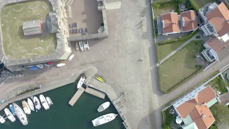 Drohnenflug-über-Einem-Kleinen-Bootshafen