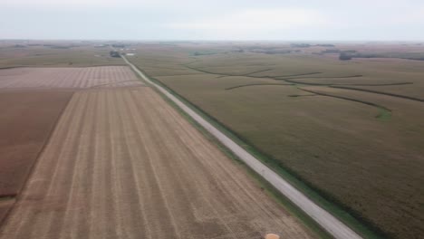 Full-panoramic-aerial-drone-view-in-rural-Iowa-farms-with-barns,-silos-and-corn-fields