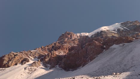 Thorong-La-Pass-Bergschwenken-Mit-Schnee