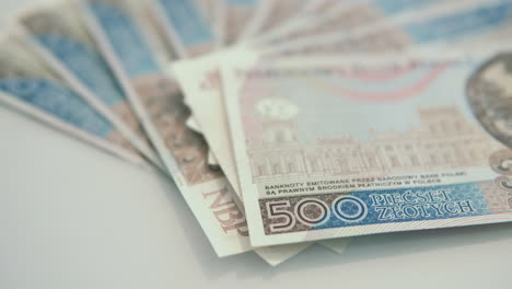 Pfanne:-Nahaufnahme-500-Polnische-Zloty,-Größte-Polnische-Banknote,-Einzigartiges-Geld