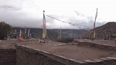 Vista-Panorámica-De-La-Casa-De-La-Antigua-Aldea-De-Piedra-Del-Himalaya-En-La-Ruta-De-Senderismo-De-Annapurna-Nepal-Destino-De-Viaje-De-Vacaciones