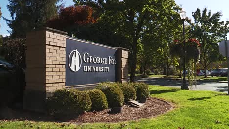 George-Fox-Universität-Zeichen-In-Newberg,-Oregon