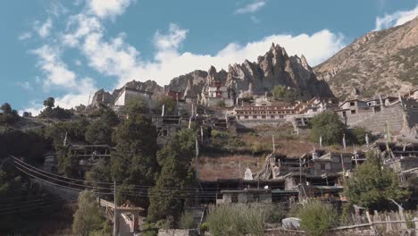 Braga-Steindorf-Kloster-Himalaya-Buddhistische-Annapurna-Schaltung-Trekking
