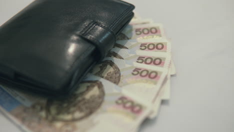 Slide:-left-to-right-500-polish-zloty-under-blak-wallet