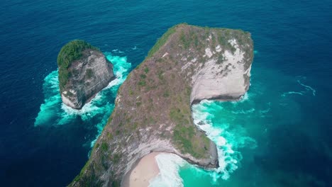 Vista-Panorámica-De-La-Playa-De-Kelingking-En-La-Isla-De-Nusa-Penida