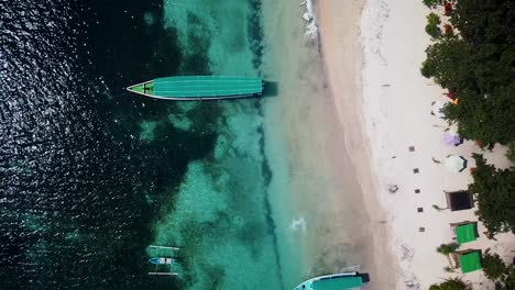 Luftaufnahme-Eines-Strandes-Auf-Der-Insel-Gili-Air