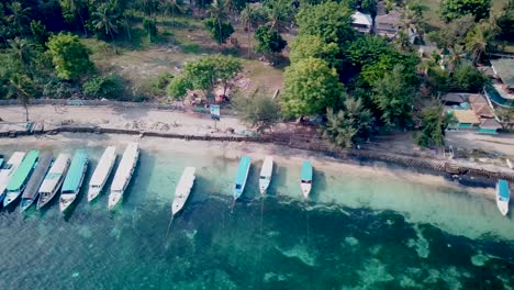 Boats-on-the-shore-of-Gili-Air-island