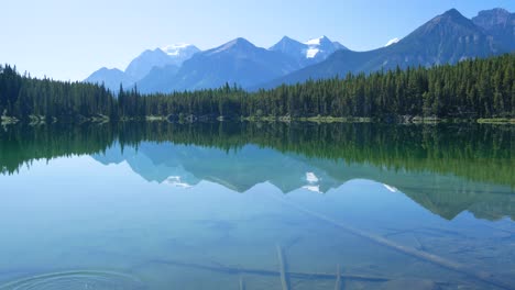 summer-blue-lake-view-with-beautiful-mountain-range-and-clear-blue-sky-in-summer-holiday-in-Herbert-lake-in-banff-national-park-in-Alberta,Canada