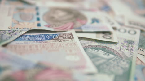Track:-focusing-on-polish-500-zloty-banknotes