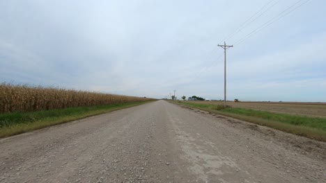 Pov-Durch-Das-Fahrerfenster-Während-Der-Fahrt-Durch-Das-Ländliche-Iowa