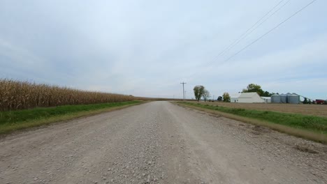 Pov-Durch-Das-Fahrerfenster-Während-Der-Fahrt-Durch-Das-Ländliche-Iowa