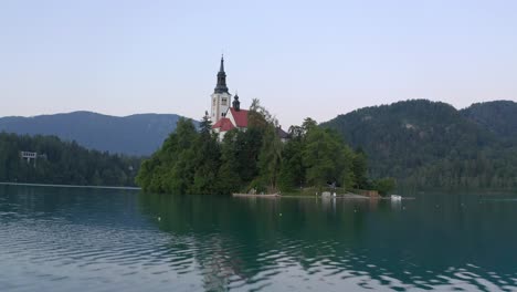 Bleder-See-Sonnenaufgang-Slowenien-Kirche-Drohne-Insel-Reisen-Europa-Drohne-Antenne