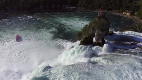 Zeitlupe:-Nahaufnahme-Der-Luftaufnahme-Des-Tosenden-Wasserfalls-Rheinfall-Bei-Schaffhausen-In-Der-Schweiz