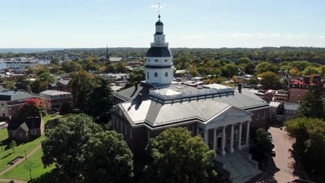 Aerial-above-MD-State-House,-Annapolis-Harbor,-US-Naval-Academy-in-Maryland