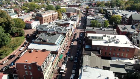 Aerial-dolly-shot-above-Main-Street-in-Annapolis-Maryland,-Harbor-and-shops-visible