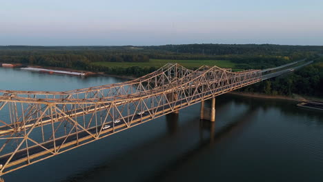 Luftaufnahme-Der-Zweistaatlichen-Vietnam-Gold-Star-Bridge,-Die-Indiana-Und-Kentucky-überbrückt