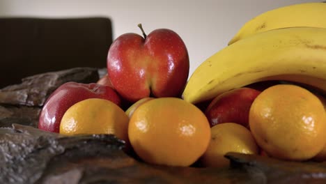 Äpfel,-Mandarinen-Und-Bananen-In-Einer-Holzschale