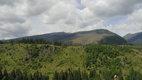 Weiter-Blick-Auf-Die-Entwaldung-Des-Schönen-Tatra-gebirges-In-Pribylina,-Slowakei---Weitwinkelaufnahme