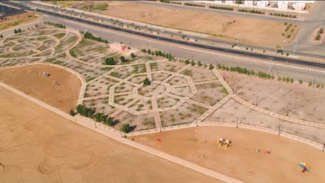 Luftbildaufnahme-Eines-Symmetrischen-Parks-In-Saudi-Arabien-Am-Roten-Meer