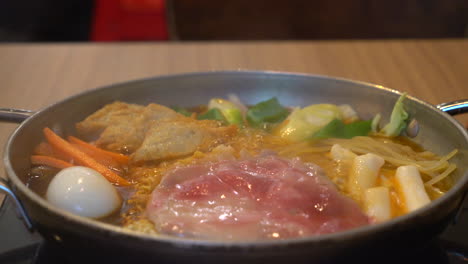 Tokpokki---traditional-Korean-food,-hot-pot-style