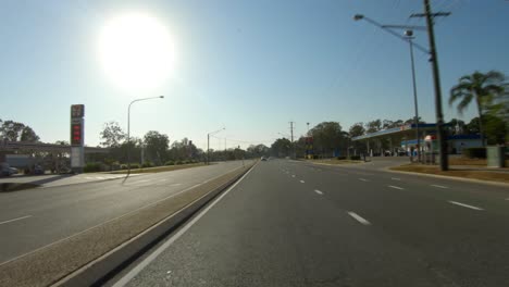 Punto-De-Vista-De-Conducción-Mirando-Hacia-Atrás-Desde-Las-Tranquilas-Carreteras-Australianas:-Ideal-Para-El-Reemplazo-De-La-Pantalla-Verde-En-La-Escena-Interior-Del-Automóvil
