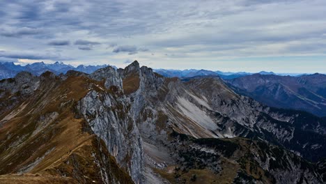 Lapso-De-Tiempo-De-Una-Cordillera-Desde-La-Cima-De-Rofanspitze-En-Los-Alpes-Austríacos