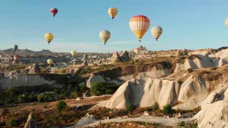 Paseos-En-Globo-Aerostático-Por-La-Mañana-Temprano-En-Goreme-Cappadocia,-Turquía